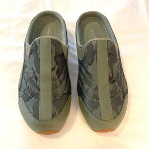Easy Spirit Slip on Traveltime Clogs Wide (9WW)